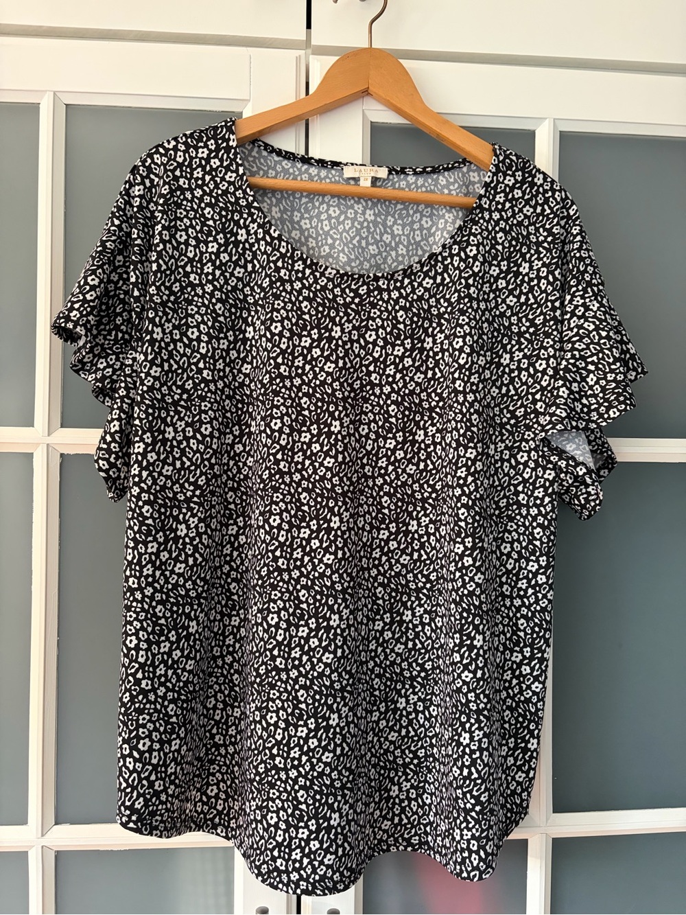 Laura Black & White Printed Ruffle Sleeve Blouse